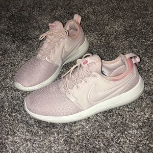 Pink Nike Juvenates size 7